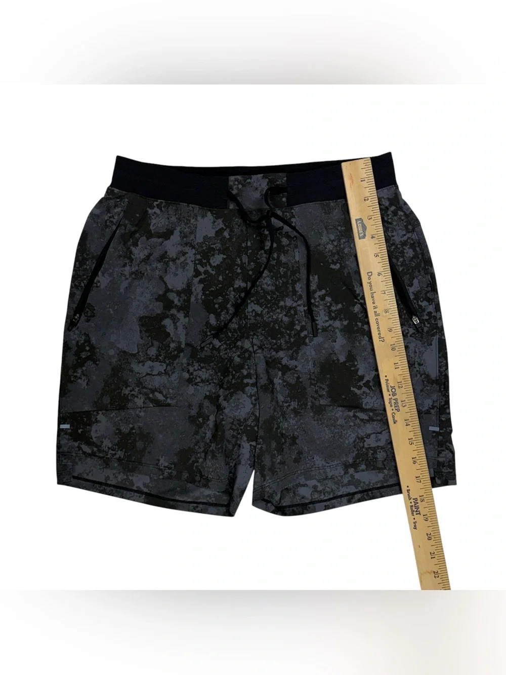 Lululemon Shorts Men Medium Black Camo License to Train Linerless 7 Athletic Gym